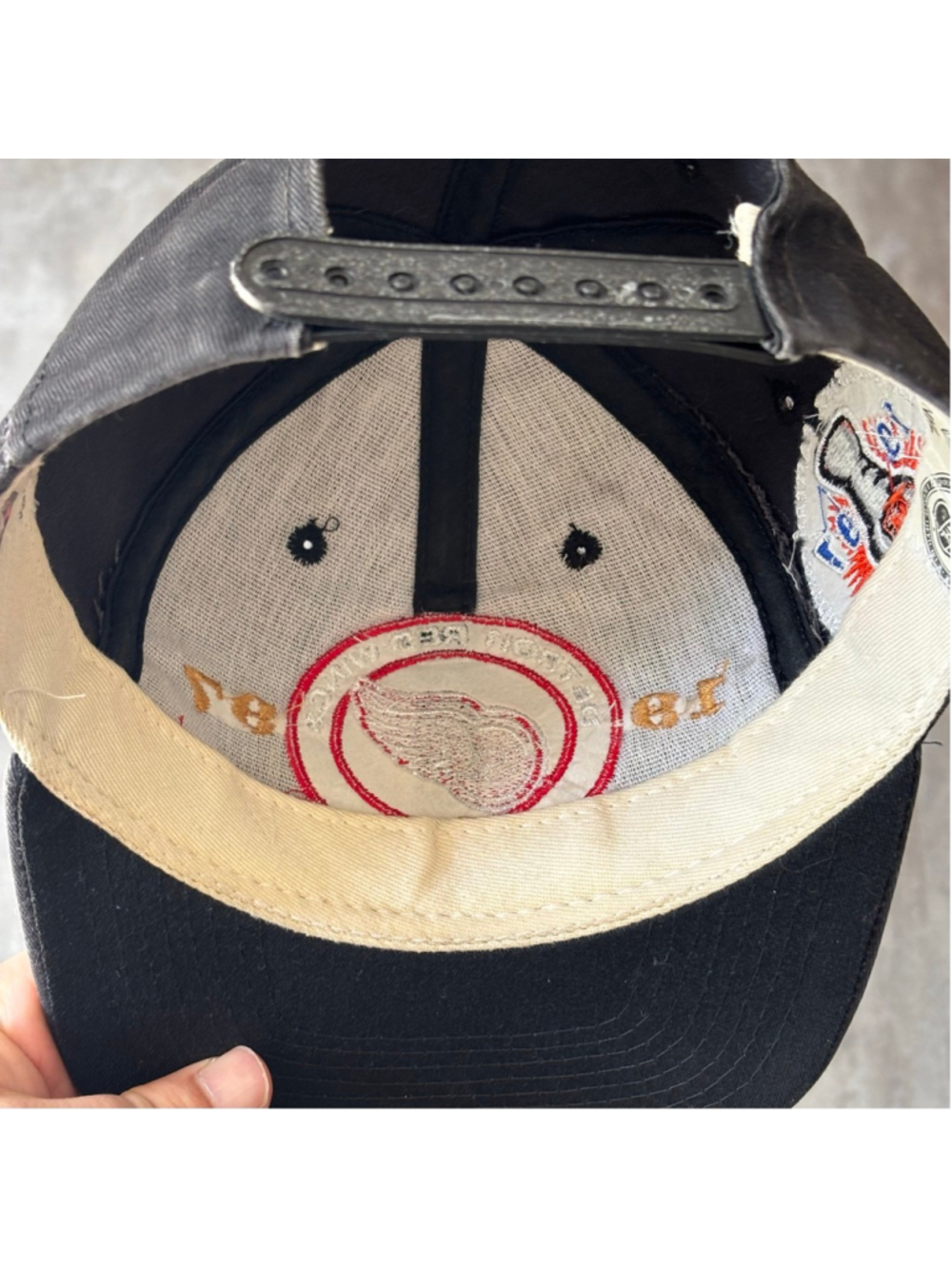 Vintage Detroit Red Wings 1997 Stanley Cup Champions SnapBack Hat - Picture 8 of 8